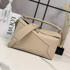 Picture of Loewe Handbags _SKUfw239898121fw